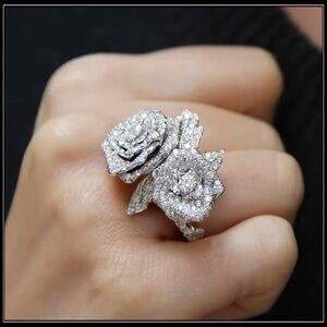 NEW SILVER CHUNKY DOUBLE ROSE RING - CRYSTAL STATEMENT BOUQUET RING